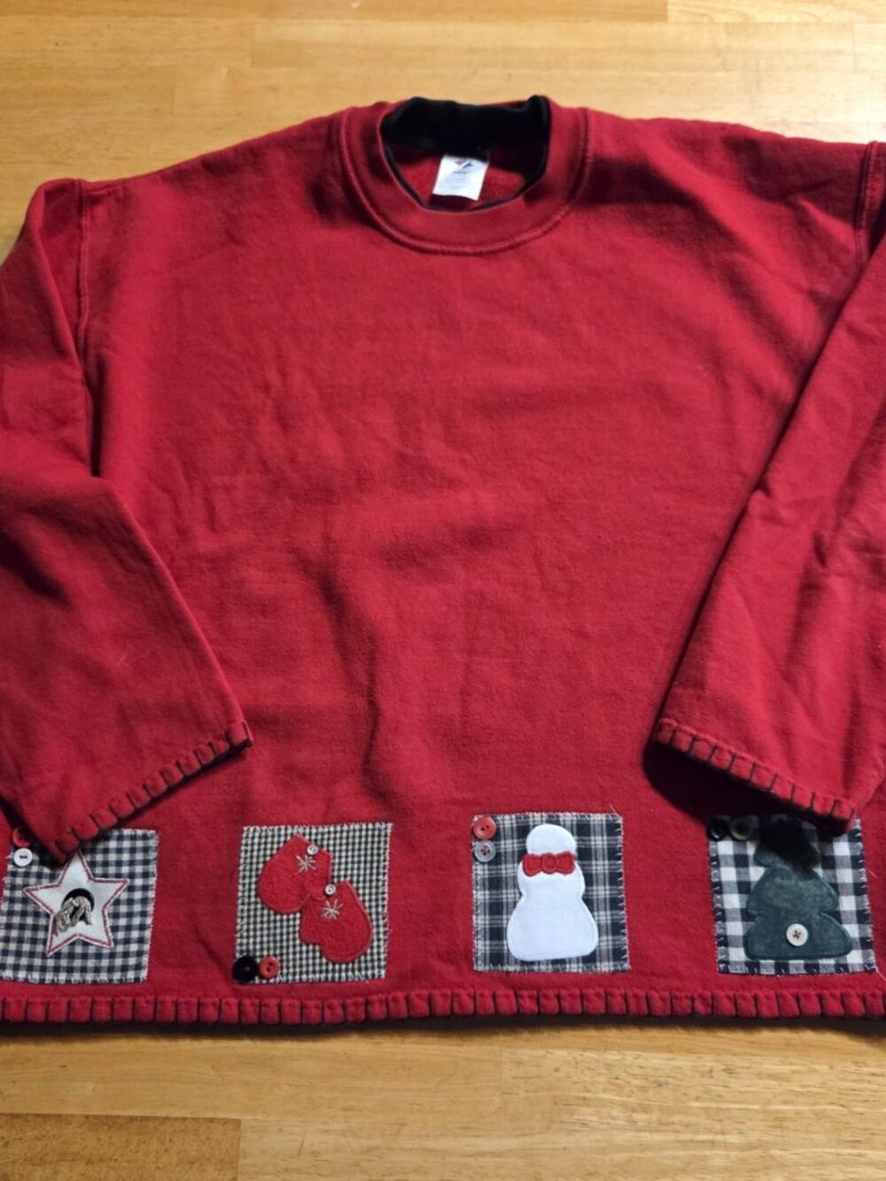 Women's Vintage Christmas Patchwork Sweatshirt ~ Large